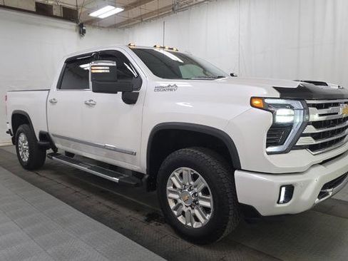 Used 2024 Chevrolet Silverado 2500 High Country w/ High Country Premium Package image 2