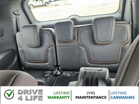 New 2025 Nissan Armada SL image 12