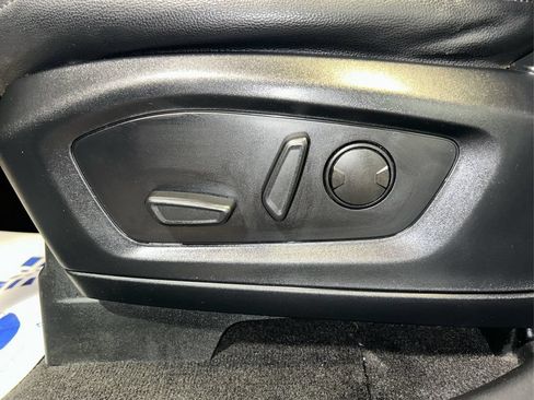 Used 2020 Ford Explorer XLT w/ Equipment Group 202A AWD/4WD image 31