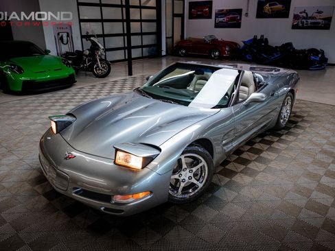 Used 2004 Chevrolet Corvette Convertible w/ Preferred Equipment Group RWD image 11