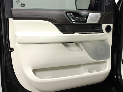 Used 2024 Lincoln Navigator Black Label image 11