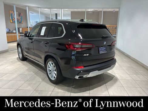 Used 2023 BMW X5 xDrive45e w/ Parking Assistance Package AWD/4WD image 4