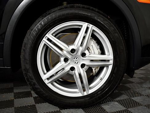 Used 2015 Porsche Cayenne S image 48