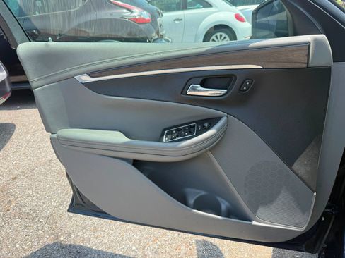 Used 2018 Chevrolet Impala LT FWD image 12
