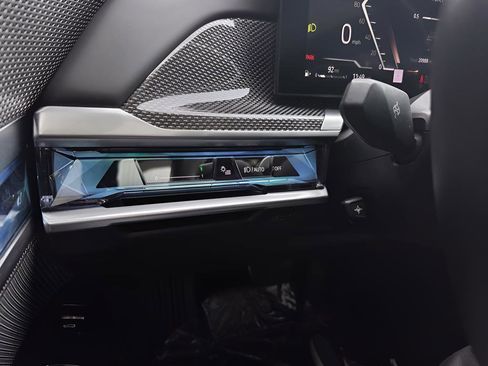 Used 2025 BMW 760i xDrive w/ Executive Package image 20