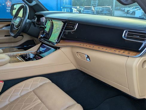 Used 2023 Jeep Grand Wagoneer Series III image 35