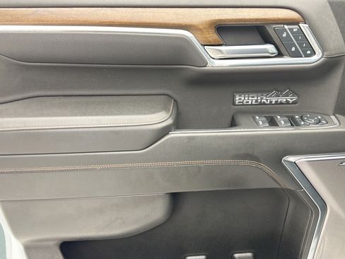 Used 2024 Chevrolet Silverado 1500 High Country w/ High Country Premium Package AWD/4WD image 15