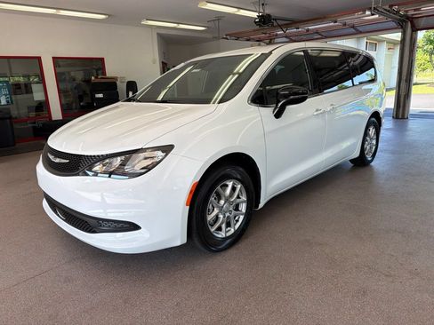 New 2027 Chrysler Pacifica LX FWD image 3