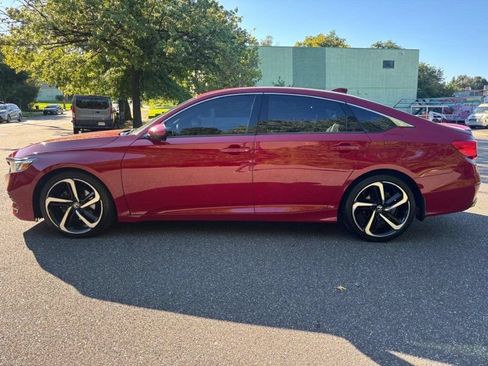 Used 2018 Honda Accord Sport image 2