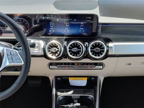 New 2025 Mercedes-Benz GLB 250 image 8