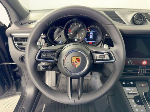 Certified 2026 Porsche Macan AWD/4WD image 18