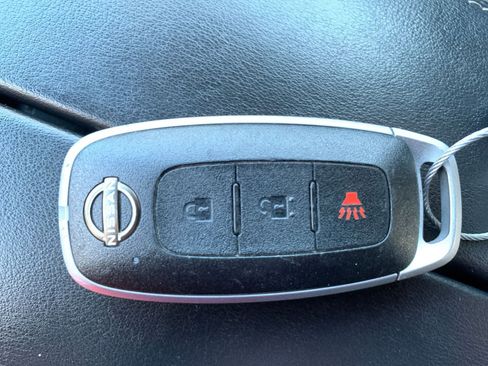 Used 2023 Nissan Rogue S image 22