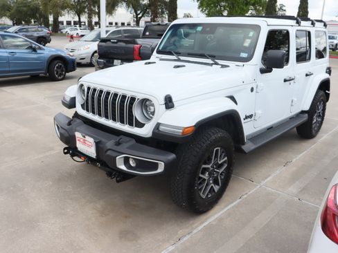 Used 2025 Jeep Wrangler Sahara w/ Safety Group image 5
