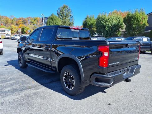 Used 2025 Chevrolet Silverado 1500 ZR2 w/ Technology Package AWD/4WD image 3