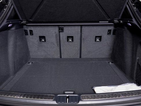 Certified 2025 Porsche Macan AWD/4WD image 15