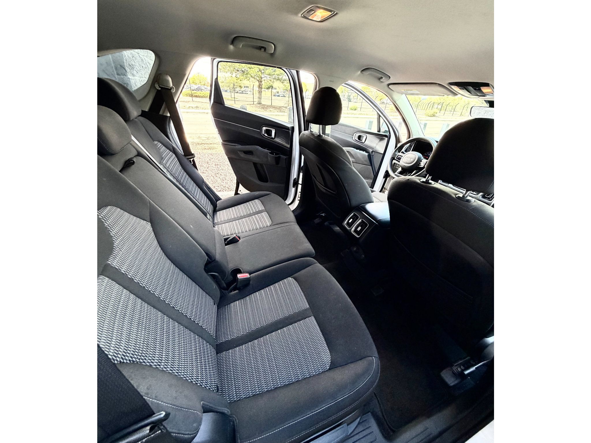 Used 2022 Kia Sorento LX AWD/4WD image 16