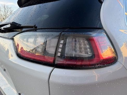 Used 2019 Jeep Cherokee Limited w/ Luxury Group image 6