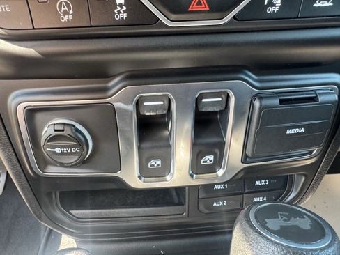 Used 2021 Jeep Wrangler Sport AWD/4WD image 16