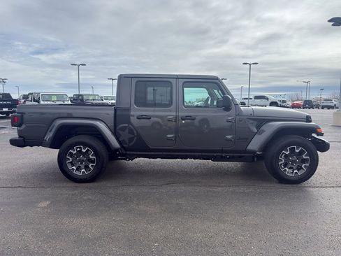New 2026 Jeep Gladiator Sahara AWD/4WD image 4