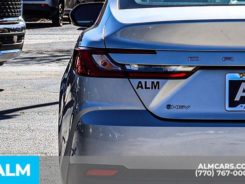 Used 2025 Toyota Camry LE image 13