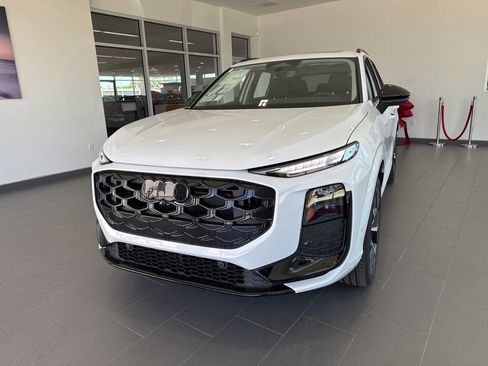 New 2026 Audi Q3 quattro 2.0T AWD/4WD image 3