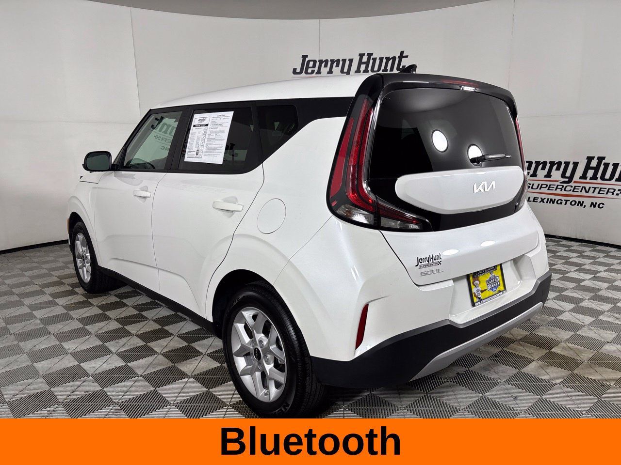 Used 2025 Kia Soul LX w/ LX Technology Package FWD image 8