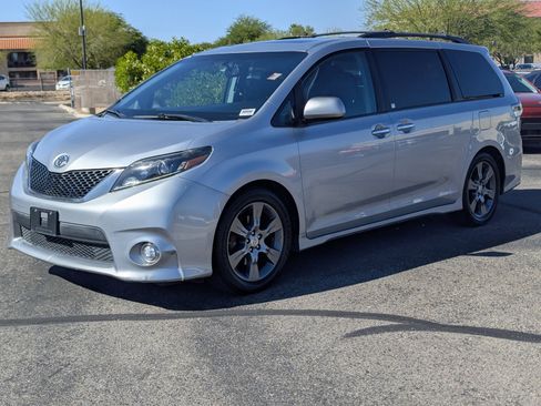 Used 2015 Toyota Sienna SE Premium FWD image 5
