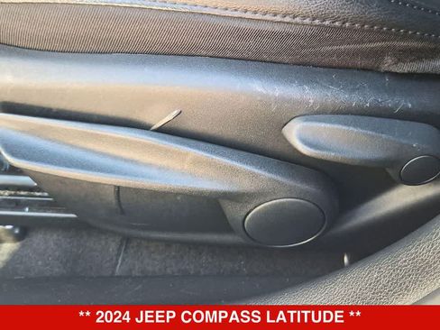 Used 2024 Jeep Compass Latitude AWD/4WD image 16