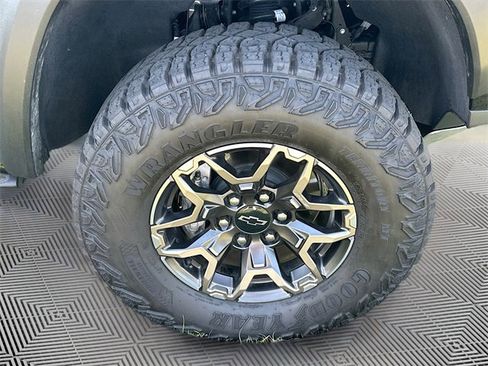 Used 2024 Chevrolet Colorado ZR2 w/ ZR2 Convenience Package III image 31