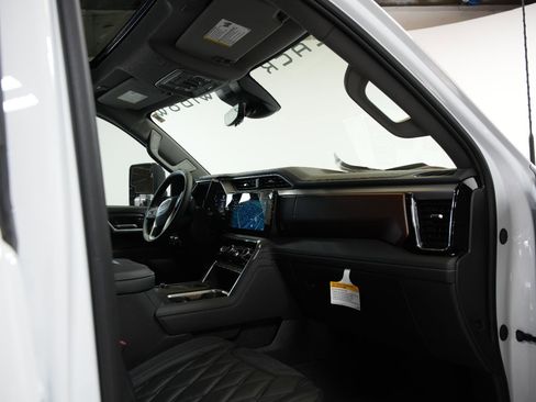 New 2025 GMC Sierra 2500 Denali w/ Denali Reserve Package image 19