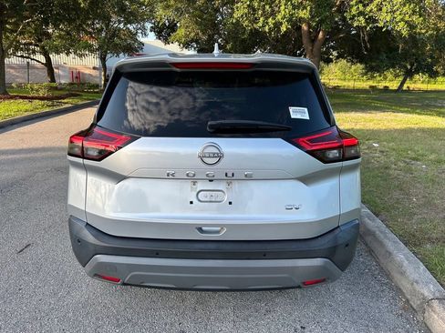 Used 2022 Nissan Rogue SV FWD image 5