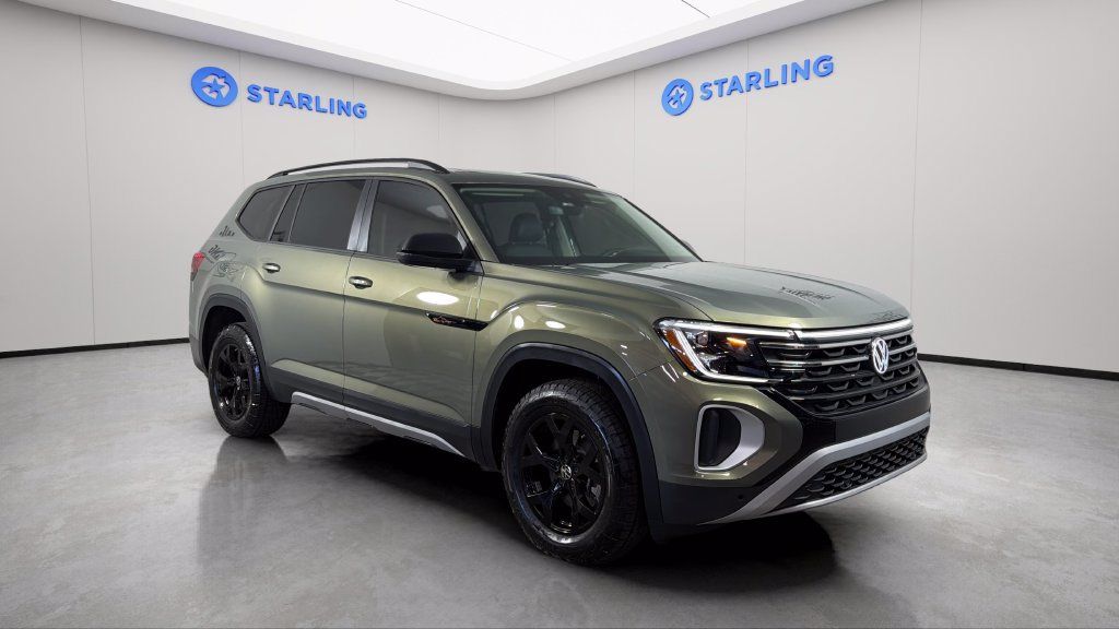 Used 2025 Volkswagen Atlas Peak Edition SE AWD/4WD image 13