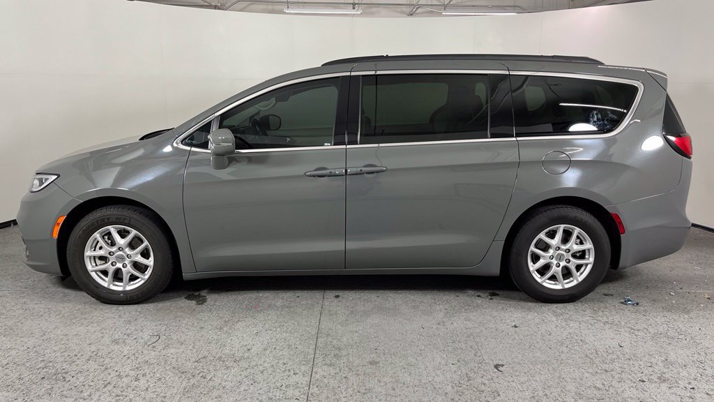 Used 2022 Chrysler Pacifica Touring-L FWD image 6