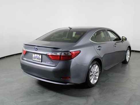 Used 2014 Lexus ES 300h w/ Luxury Package w/Bamboo Trim image 15