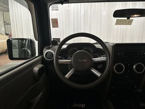 Used 2009 Jeep Wrangler Unlimited Sahara w/ Dual Top Group AWD/4WD image 14