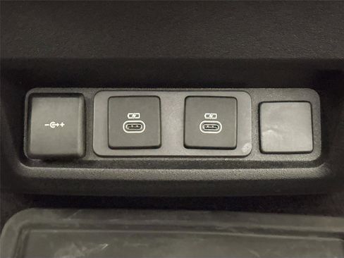 Used 2024 Land Rover Discovery S AWD/4WD image 40