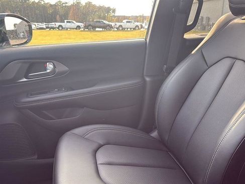 New 2026 Chrysler Pacifica Select image 21