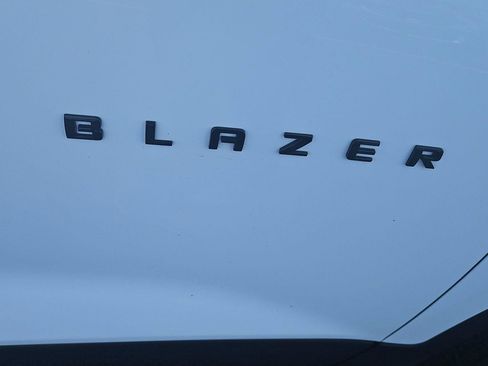 Used 2023 Chevrolet Blazer LT w/ Convenience Package FWD image 4