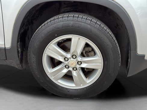 Used 2020 Chevrolet Trax LT AWD/4WD image 28
