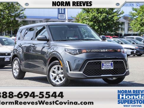 Used 2025 Kia Soul LX FWD image 1