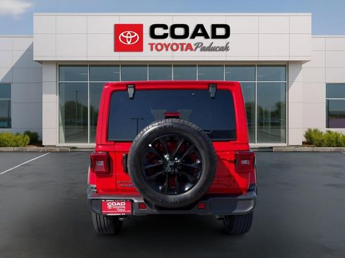Used 2025 Jeep Wrangler Unlimited Sahara AWD/4WD image 4