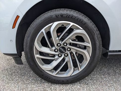 Used 2025 Lincoln Navigator Reserve AWD/4WD image 10