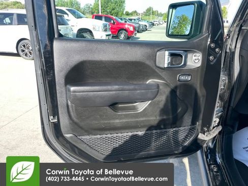 Used 2024 Jeep Wrangler Unlimited Rubicon AWD/4WD image 18