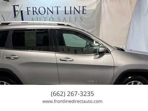 Used 2017 Jeep Cherokee Latitude w/ True North Edition AWD/4WD image 8