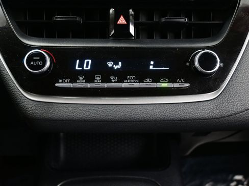 Used 2022 Toyota Corolla LE FWD image 19