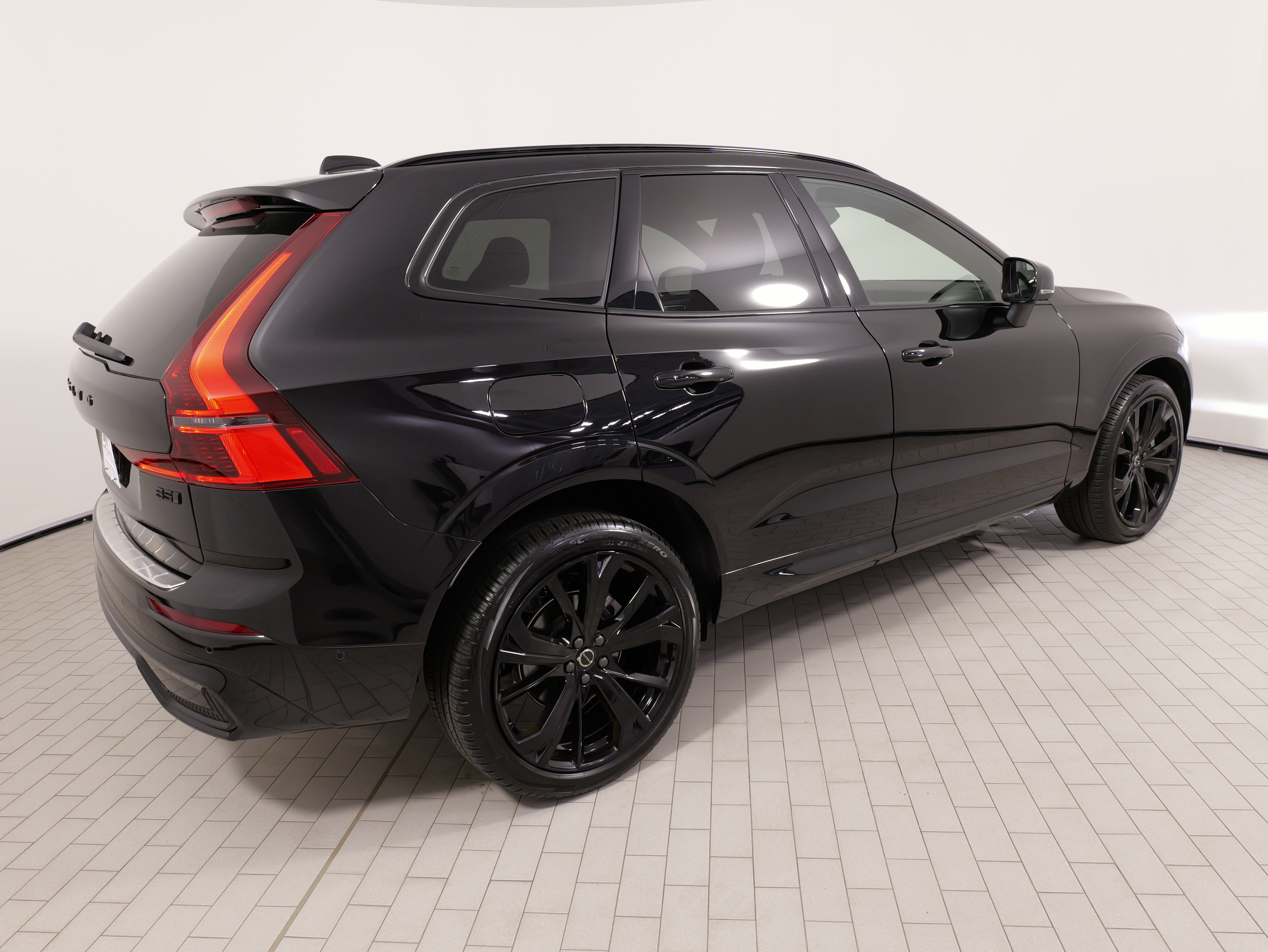 Used 2026 Volvo XC60 B5 Ultra w/ Protection Package Premier AWD/4WD image 11