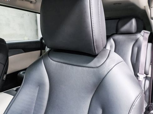 Used 2022 Kia Carnival LX image 16