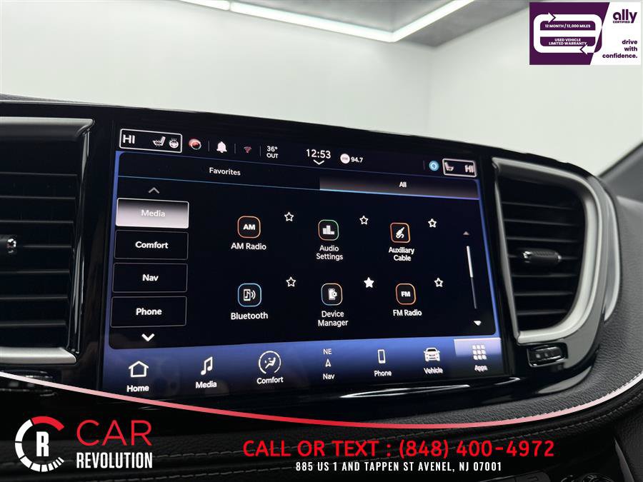 Used 2024 Chrysler Pacifica Limited FWD image 21