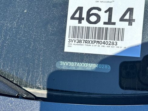 Used 2023 Volkswagen Tiguan SE image 3