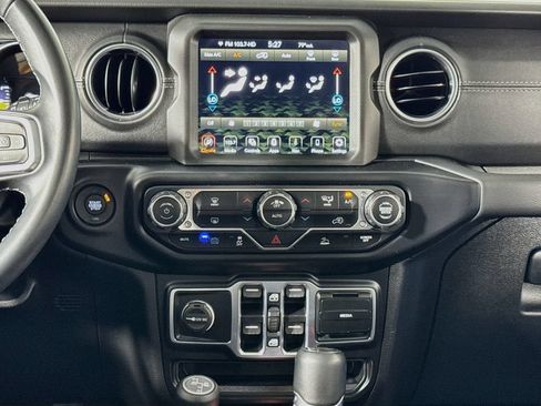 Used 2022 Jeep Wrangler Unlimited Sahara AWD/4WD image 13